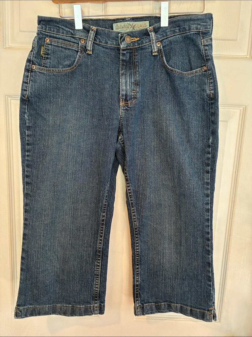 Cabela's Size 8 Women's Dark Blue Denim Capri Pants
